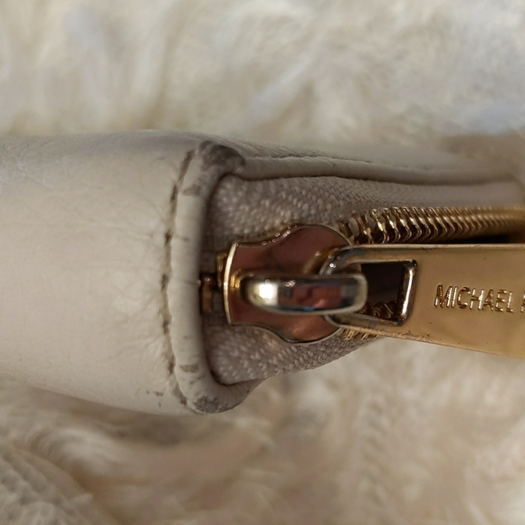 Michael Kors Light Cream Zipper Wallet - Picture 8 of 10